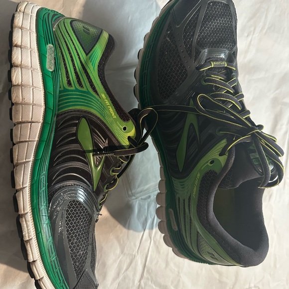 Brooks Dynamic Gray and Green Sneakers - Picture 4 of 14